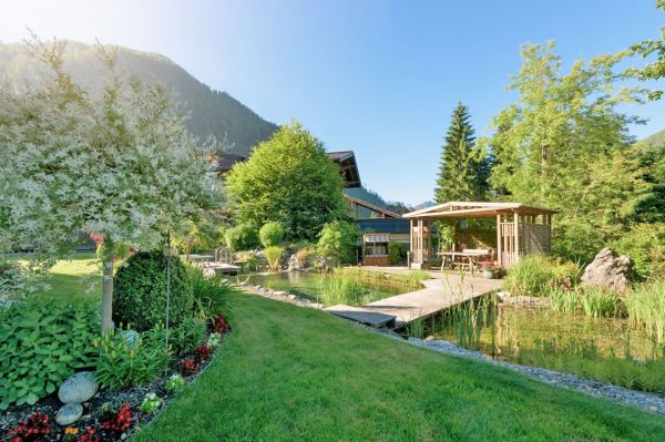 Gartenlaube mit Grillmöglichkeit