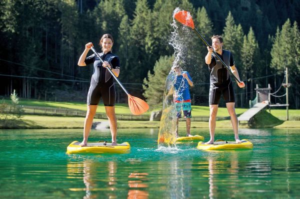 Standup Paddling am Badesee Flachauwinkel